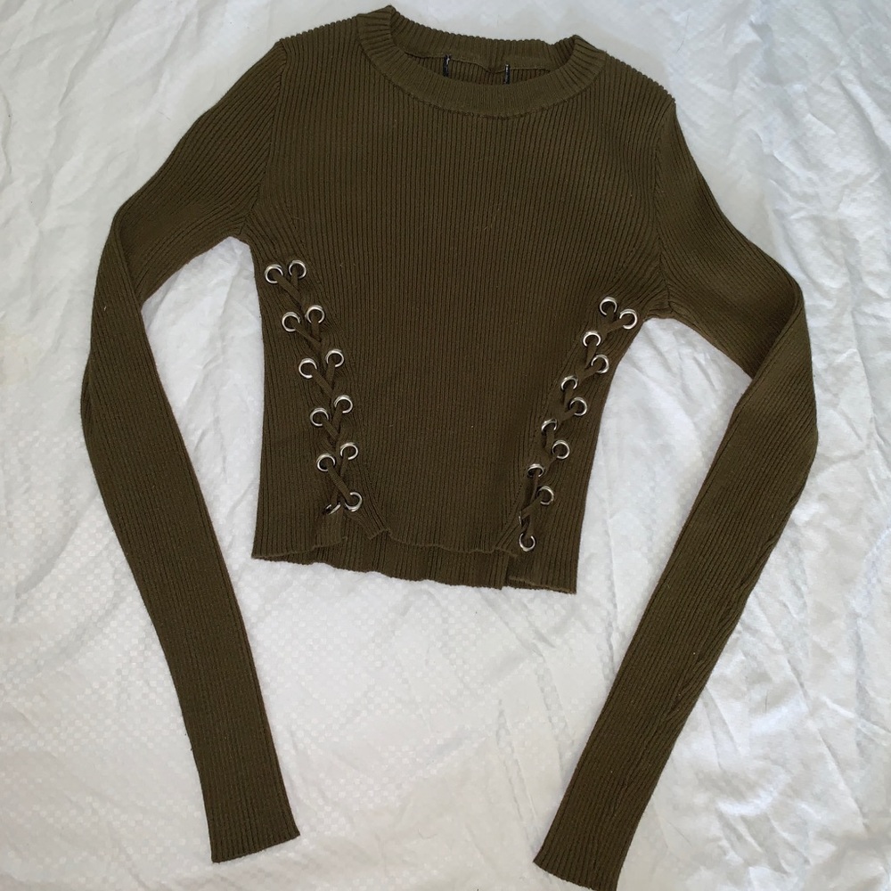 Long sleeved crop top
